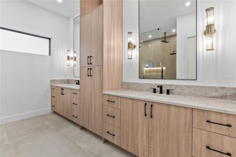 Casa en venta en Tampa, Florida, 5 dormitorios, 317.73 m2 № 1650923 - foto 25