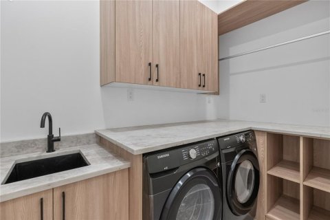 Casa en venta en Tampa, Florida, 5 dormitorios, 317.73 m2 № 1650923 - foto 20