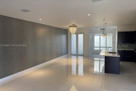 Снять в аренду кондоминиум в Дорал, Флорида 3 спальни, 177.26м2, № 2017579 - фото 4