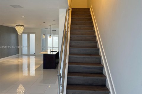 Снять в аренду кондоминиум в Дорал, Флорида 3 спальни, 177.26м2, № 2017579 - фото 5