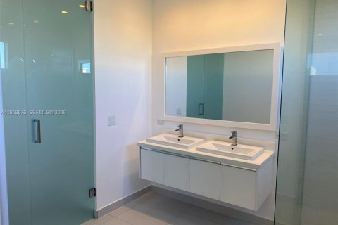 Снять в аренду кондоминиум в Дорал, Флорида 3 спальни, 177.26м2, № 2017579 - фото 10