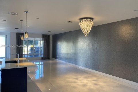 Снять в аренду кондоминиум в Дорал, Флорида 3 спальни, 177.26м2, № 2017579 - фото 3