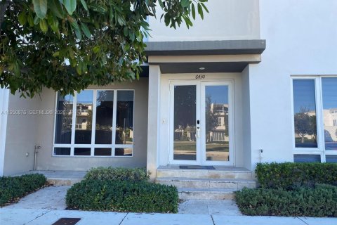 Кондоминиум с 3 спальнями в Дорал, Флорида в LANDMARK № 2017579