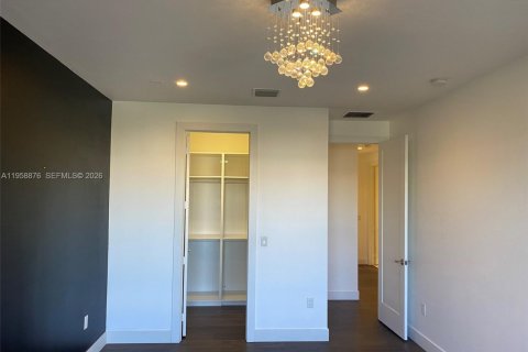 Снять в аренду кондоминиум в Дорал, Флорида 3 спальни, 177.26м2, № 2017579 - фото 9