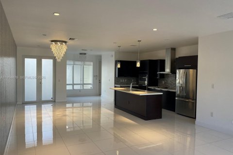 Снять в аренду кондоминиум в Дорал, Флорида 3 спальни, 177.26м2, № 2017579 - фото 2