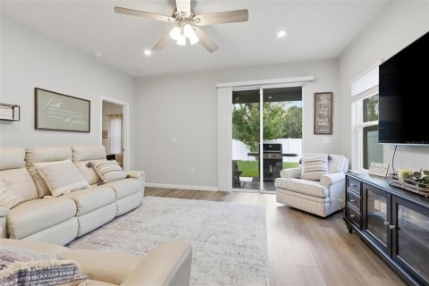 House in DeLand, Florida 3 bedrooms, 139.35 sq.m. № 2313398 - photo 10