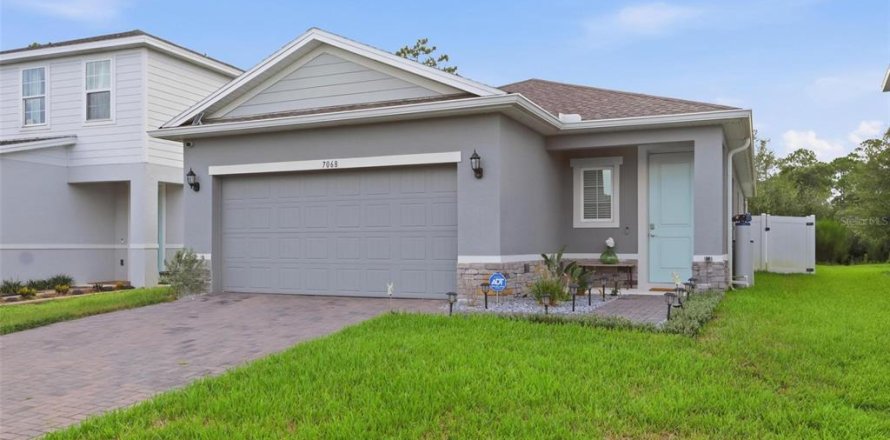 House in DeLand, Florida 3 bedrooms, 139.35 sq.m. № 2313398