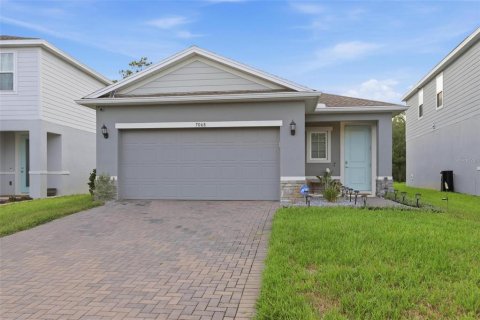 House in DeLand, Florida 3 bedrooms, 139.35 sq.m. № 2313398 - photo 2