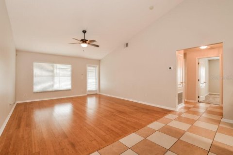 Villa ou maison à louer à Minneola, Floride: 4 chambres, 229.93 m2 № 2426860 - photo 4