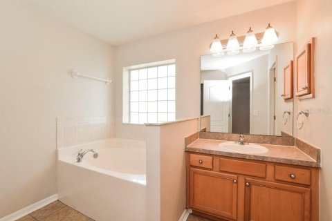 Villa ou maison à louer à Minneola, Floride: 4 chambres, 229.93 m2 № 2426860 - photo 10
