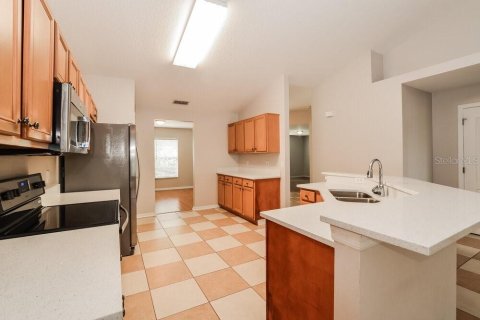 Villa ou maison à louer à Minneola, Floride: 4 chambres, 229.93 m2 № 2426860 - photo 6