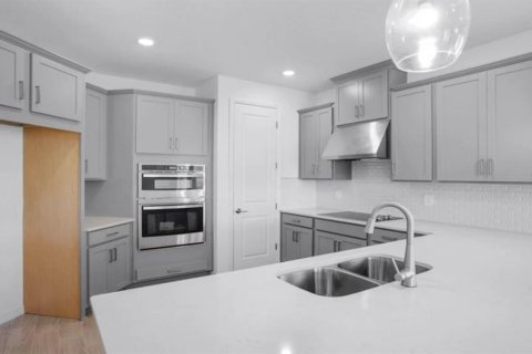House in Apollo Beach, Florida 4 bedrooms, 191.38 sq.m. № 1663190 - photo 20