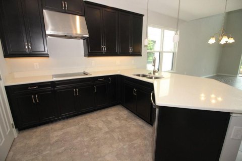House in Apollo Beach, Florida 4 bedrooms, 191.38 sq.m. № 1663190 - photo 9
