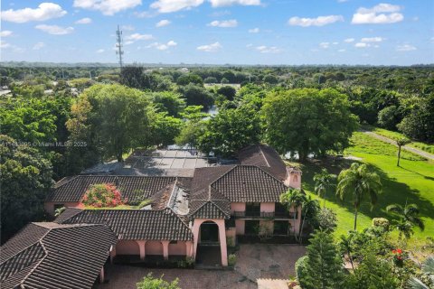 House in Davie, Florida 5 bedrooms, 959.87 sq.m. № 1859970 - photo 20