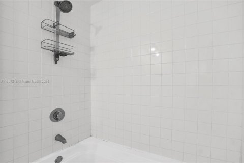 Купить кондоминиум в Майами, Флорида 2 спальни, 92.9м2, № 1812128 - фото 21
