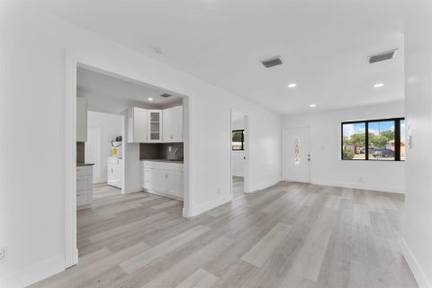Villa ou maison à louer à Deerfield Beach, Floride: 4 chambres, 122.63 m2 № 2433950 - photo 5