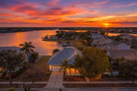 Casa en Apollo Beach, Florida 3 dormitorios, 176.79 m2 № 2098848