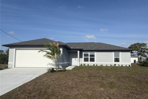 House in Cape Coral, Florida 3 bedrooms, 121.7 sq.m. № 2122505