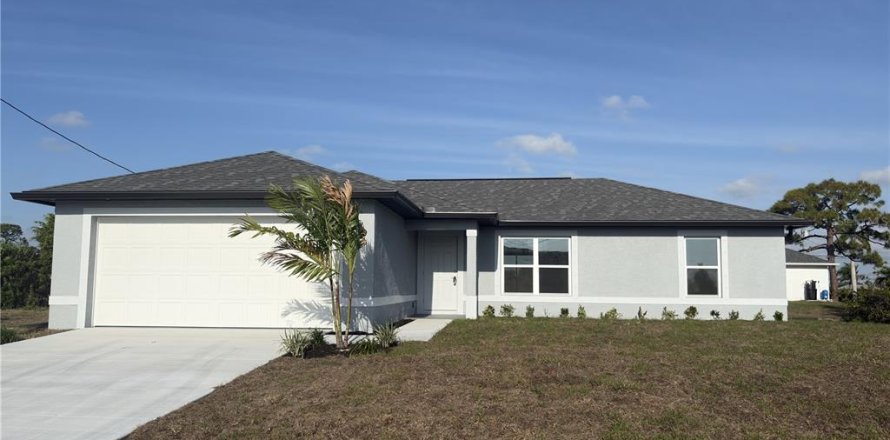 House in Cape Coral, Florida 3 bedrooms, 121.7 sq.m. № 2122505