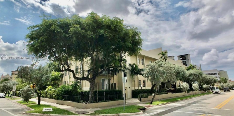 Condo in Coral Gables, Florida, 2 bedrooms  № 1890812