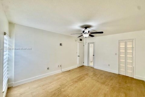 Condo in Coral Gables, Florida, 2 bedrooms  № 1890812 - photo 18