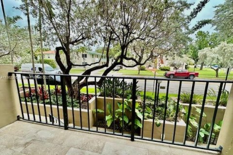 Condo in Coral Gables, Florida, 2 bedrooms  № 1890812 - photo 8