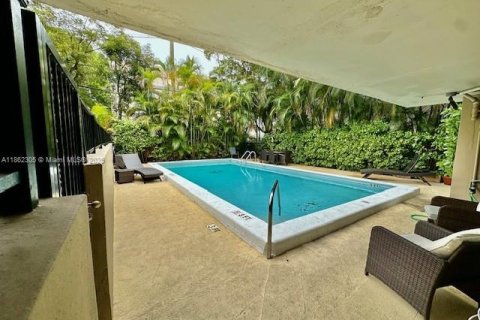 Condo in Coral Gables, Florida, 2 bedrooms  № 1890812 - photo 9