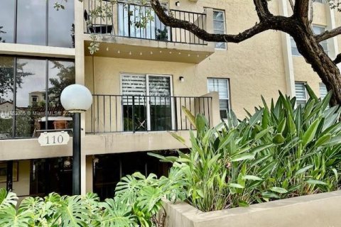 Condo in Coral Gables, Florida, 2 bedrooms  № 1890812 - photo 7