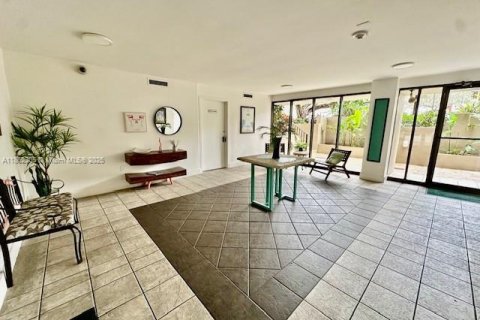 Condo in Coral Gables, Florida, 2 bedrooms  № 1890812 - photo 13