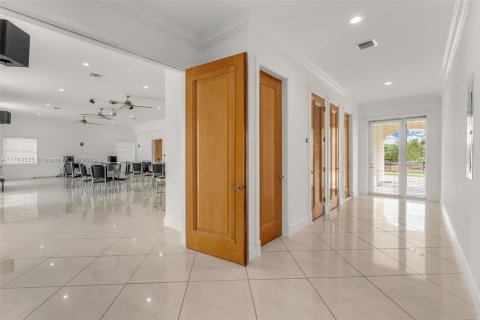 Commercial property in Miami, Florida № 1713007 - photo 24