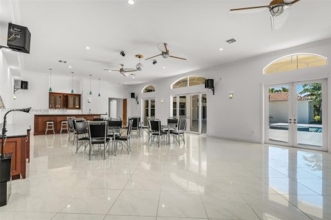 Commercial property in Miami, Florida № 1713007 - photo 25