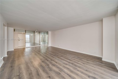 Condominio en alquiler en Hallandale Beach, Florida, 2 dormitorios, 118.91 m2 № 2025867 - foto 27