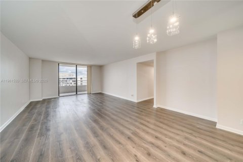 Condominio en alquiler en Hallandale Beach, Florida, 2 dormitorios, 118.91 m2 № 2025867 - foto 23