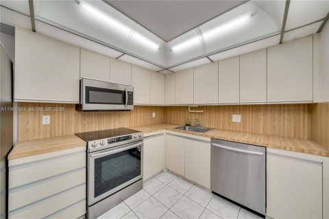 Condominio en alquiler en Hallandale Beach, Florida, 2 dormitorios, 118.91 m2 № 2025867 - foto 7