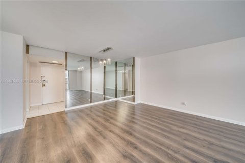 Condominio en alquiler en Hallandale Beach, Florida, 2 dormitorios, 118.91 m2 № 2025867 - foto 21