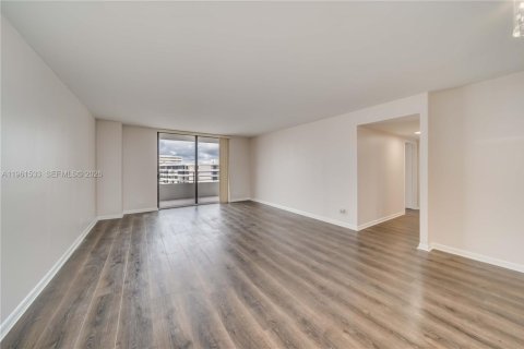 Condominio en alquiler en Hallandale Beach, Florida, 2 dormitorios, 118.91 m2 № 2025867 - foto 24