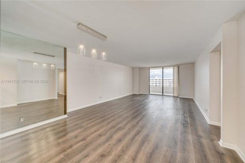 Condominio en alquiler en Hallandale Beach, Florida, 2 dormitorios, 118.91 m2 № 2025867 - foto 20