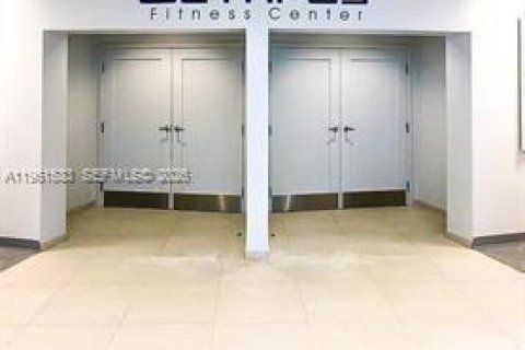 Condominio en alquiler en Hallandale Beach, Florida, 2 dormitorios, 118.91 m2 № 2025867 - foto 14