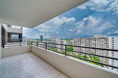 Condominio en alquiler en Hallandale Beach, Florida, 2 dormitorios, 118.91 m2 № 2025867 - foto 5