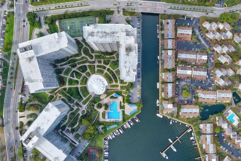 Condominio en alquiler en Hallandale Beach, Florida, 2 dormitorios, 118.91 m2 № 2025867 - foto 11