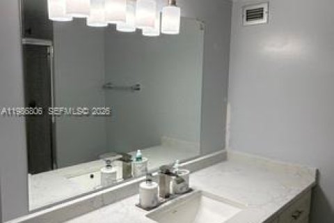 Снять в аренду кондоминиум в Халландейл-Бич, Флорида 2 спальни, 106.84м2, № 2048881 - фото 16