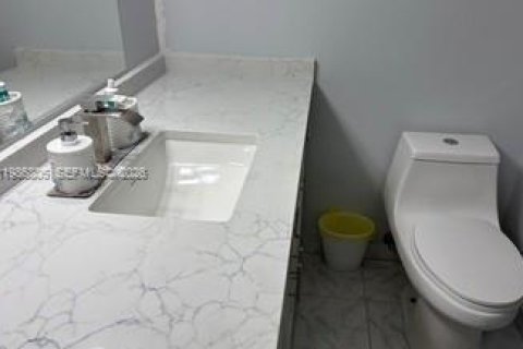 Снять в аренду кондоминиум в Халландейл-Бич, Флорида 2 спальни, 106.84м2, № 2048881 - фото 17