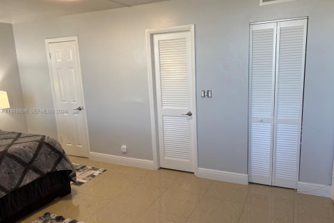Снять в аренду кондоминиум в Халландейл-Бич, Флорида 2 спальни, 106.84м2, № 2048881 - фото 20