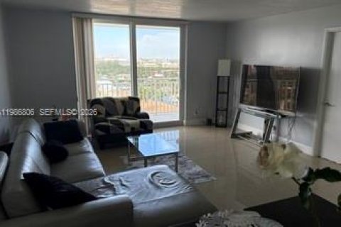 Снять в аренду кондоминиум в Халландейл-Бич, Флорида 2 спальни, 106.84м2, № 2048881 - фото 8