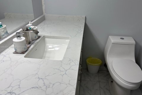 Снять в аренду кондоминиум в Халландейл-Бич, Флорида 2 спальни, 106.84м2, № 2048881 - фото 22