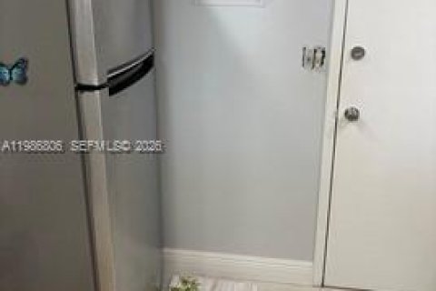 Снять в аренду кондоминиум в Халландейл-Бич, Флорида 2 спальни, 106.84м2, № 2048881 - фото 14