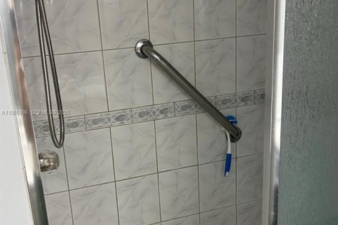 Снять в аренду кондоминиум в Халландейл-Бич, Флорида 2 спальни, 106.84м2, № 2048881 - фото 24