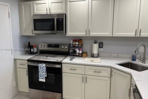 Снять в аренду кондоминиум в Халландейл-Бич, Флорида 2 спальни, 106.84м2, № 2048881 - фото 13