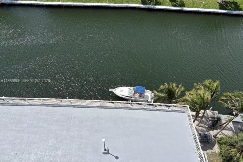 Снять в аренду кондоминиум в Халландейл-Бич, Флорида 2 спальни, 106.84м2, № 2048881 - фото 3