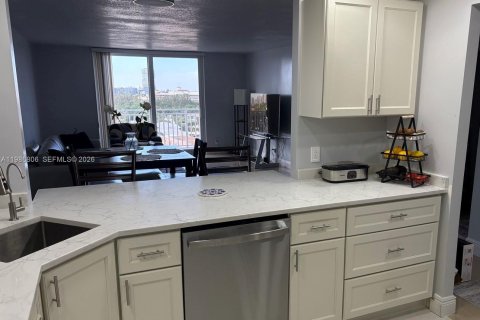 Снять в аренду кондоминиум в Халландейл-Бич, Флорида 2 спальни, 106.84м2, № 2048881 - фото 12